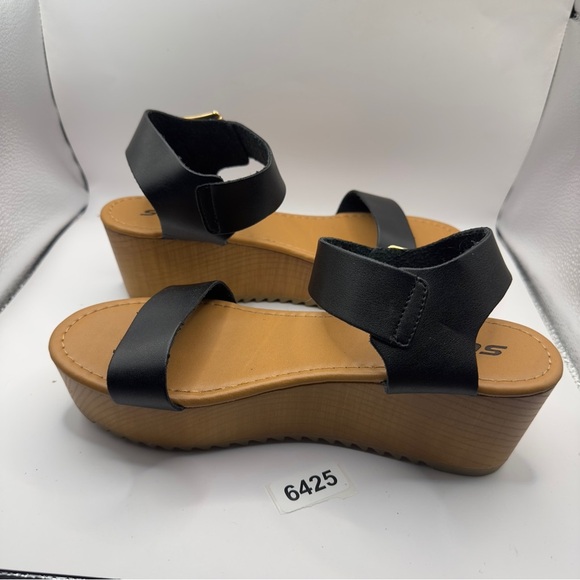 Soda black size 9 block heels 2-1/2 “ great preowned condition 
P-m - Picture 2 of 6